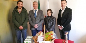 Destribui&ccedil;&atilde;o de cabazes de Natal